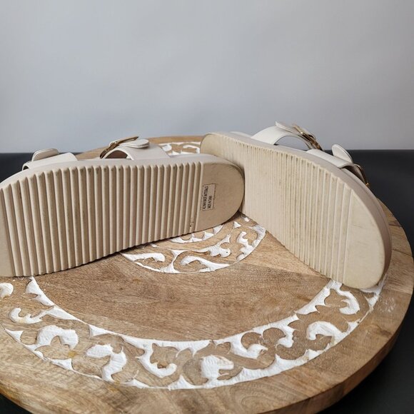 Dv Dolce Vita Womens Beige Buckle Slide Sandals Size 7 Faux Leather Casual Slip- - Picture 5 of 11